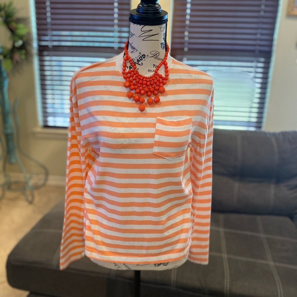 Long sleeve tee w/ pocket 🧡🤍